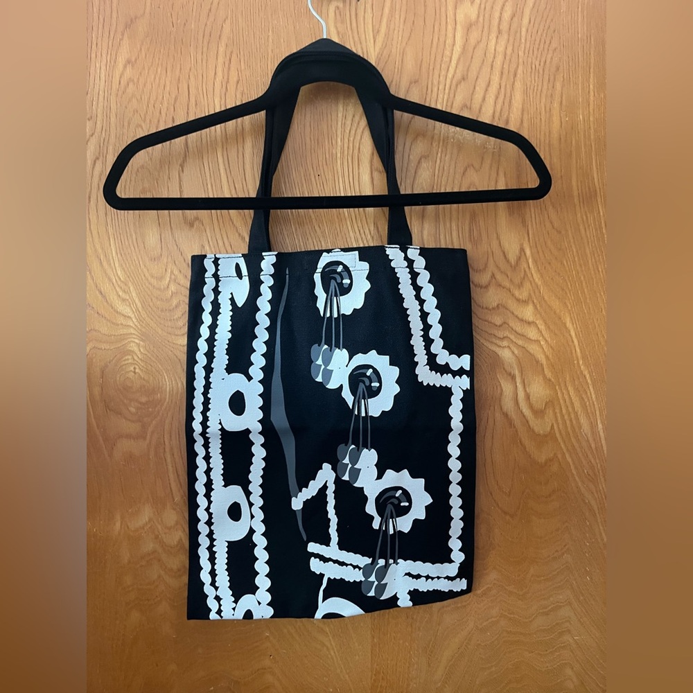 Plaza D Toro Stylish Black and White canvas Tote Bag from Spain - Picture 4 of 4